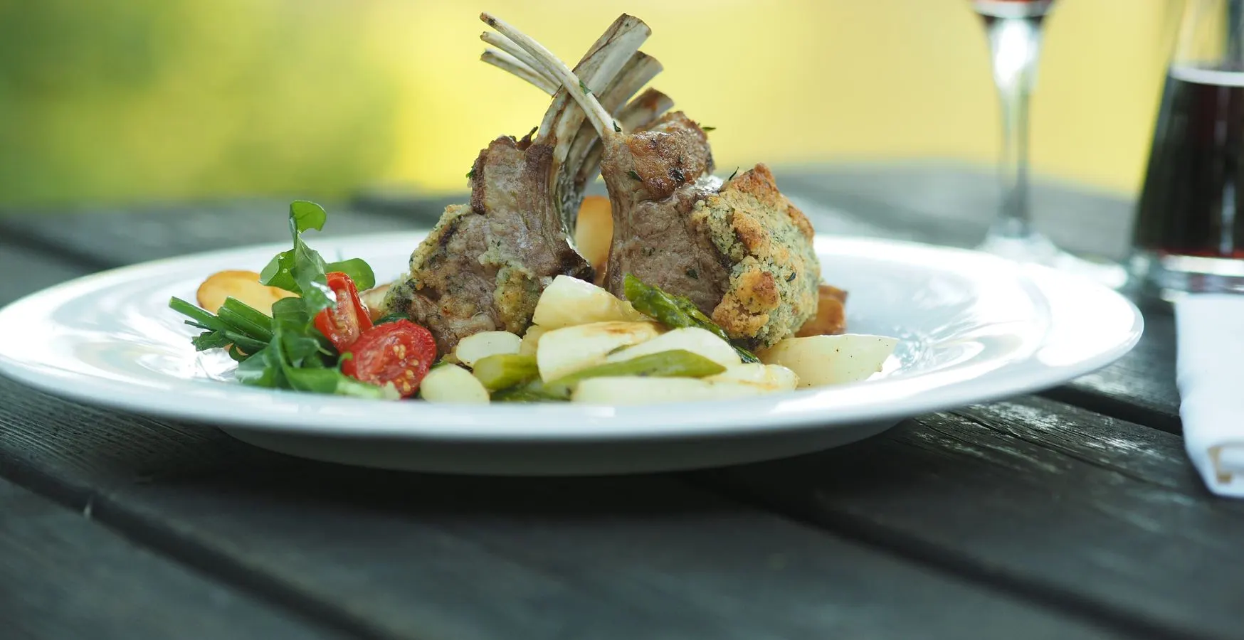 Lammkoteletts mit Gemüse