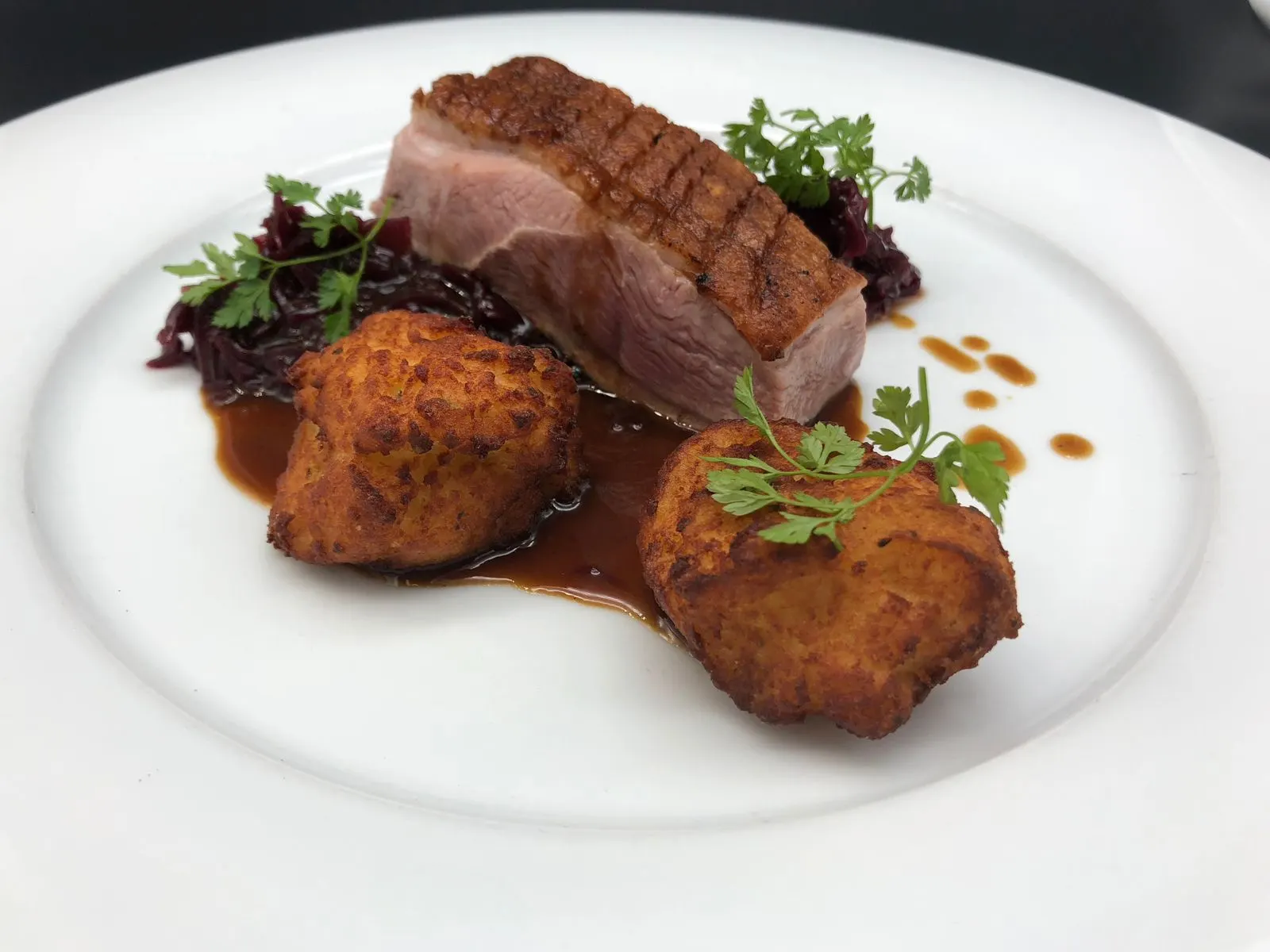 Entenbrust mit Rotkraut und Knödeln