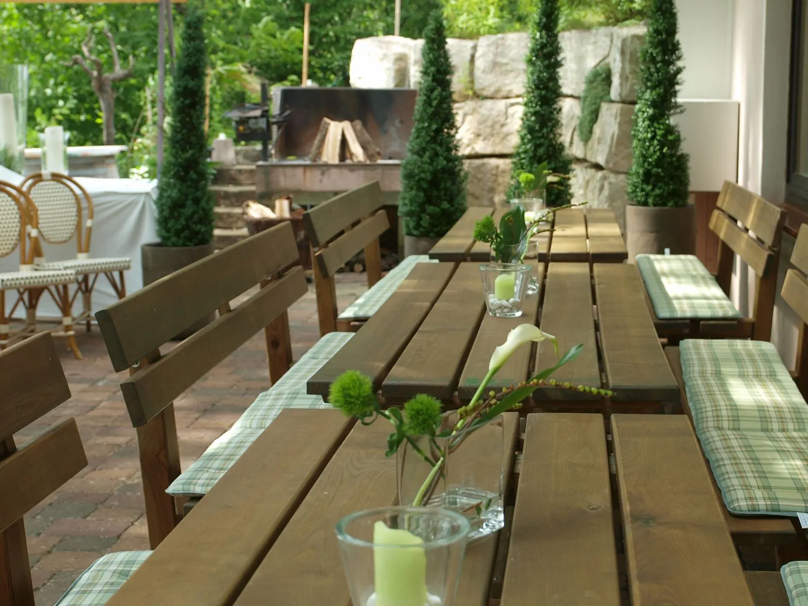 Lange Tafel in der Laube